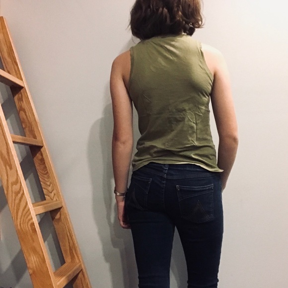 Green tank top - Picture 4 of 4